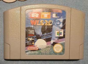 Image of the front of an RTL WLS 2000 N64 cart.